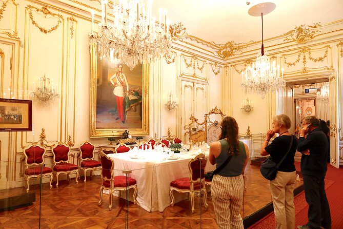 Private Vienna Full-Day Tour with Schönbrunn Palace Entry & Lunch - Stadttempel and the meaning of a synagogue that survived intact