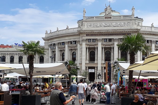 Private Vienna Highlights History Walk — WWII and Post War Vienna - Heldenplatz and the Anschluss speech: a square built for power