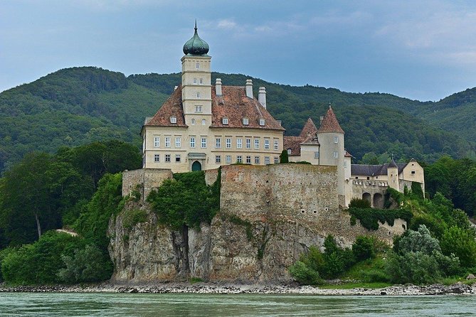 Private Wachau Valley & Danube River Tour from Vienna - Why a Wachau Valley driver beats renting a car from Vienna