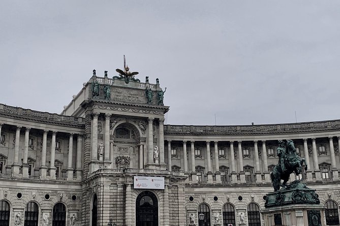 Private World War II Walking Tour in Vienna - Heldenplatz: why this square matters in the Nazi era