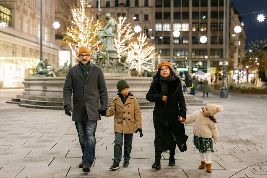 Professional Photoshooting in Vienna - Price and value: $294 for up to 4 people