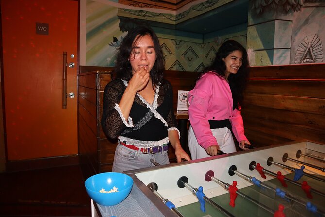 Saturday Night Pub Crawl for Professionals in Vienna, Austria - Daiquiri Shotothek: glow-in-the-dark shots that keep the energy up