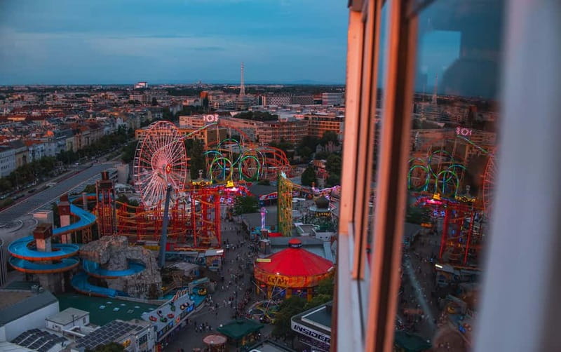 Schönbrunn, Danube Tower, Boat, Wheel & Hop On - FLEXI Pass - Hop on Hop off buses: 72 hours of easy connections (and a color detail)