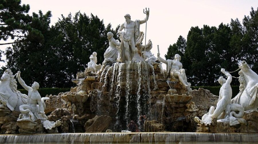 Schönbrunn Grand Tour : Private Skip-the-Line Walking Tour - What the guide quality seems to do for the whole experience