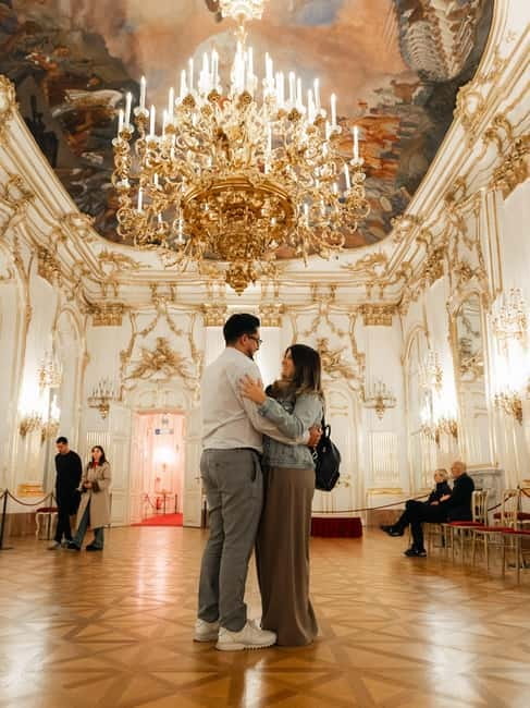 Schönbrunn Palace: Exclusive Ticket after the opening hours - Audio guide in 17 languages: the shortcut to understanding