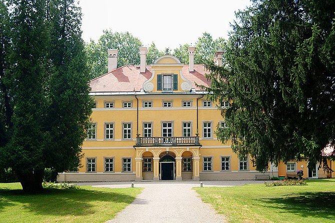 Sound of Movies: Musical Tour to Salzburg from Vienna - Stop 1: Strengberg coffee break on the highway (and why you should use it)