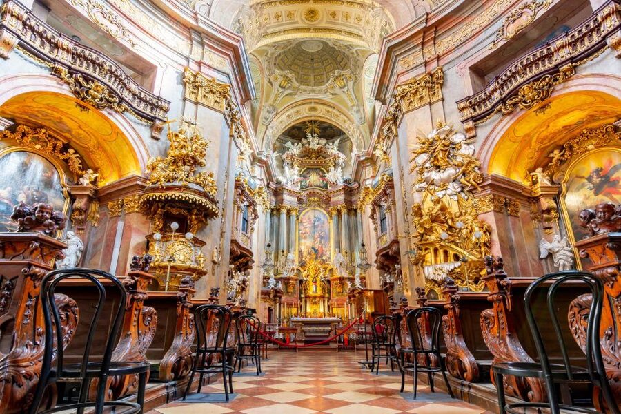 St Stephen's Cathedral Vienna Old Town Walking Tour - How the guide changes the whole experience