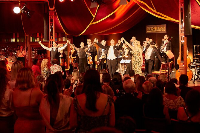 Strauss Dinner Show - Comfort factors: warmth, weather, and the coat check reality
