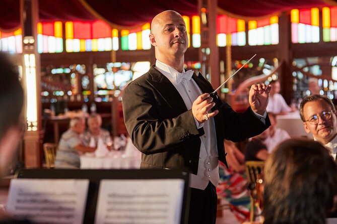 Strauss Dinner Show - Dinner set included: what you actually get for the price