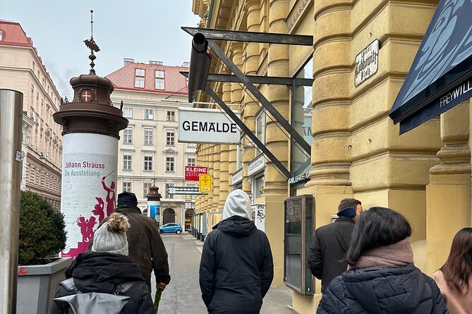 Taste Vienna: A Full Meal Walking Food Tour by Do Eat Better - Jakobergasse Tavern Tasting: Wiener Schnitzel + Goulash