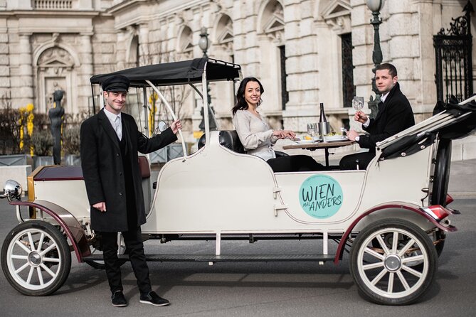 Vegan Sightseeing tour in an electro vintage car incl. schnitzel - One hour on purpose: fast, focused, and not exhausting