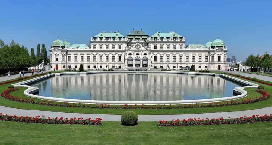 Vienna 3, 4 or 5-Attraction Pass: Schönbrunn, Belvedere, Bus - Big Bus hop-on hop-off: how to use the bus like a local