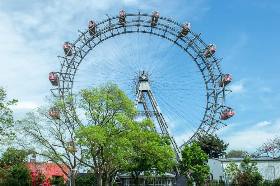 Vienna 3, 4 or 5-Attraction Pass: Schönbrunn, Belvedere, Bus - Danube or Canal boat cruise: a reset day between palaces