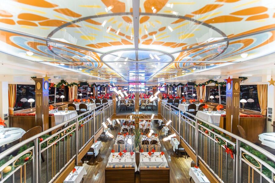 Vienna: 3.5-Hour Danube 70s, 80s, 90s Party Cruise w/ Dinner - The included dinner buffet: what you’re paying for at $78
