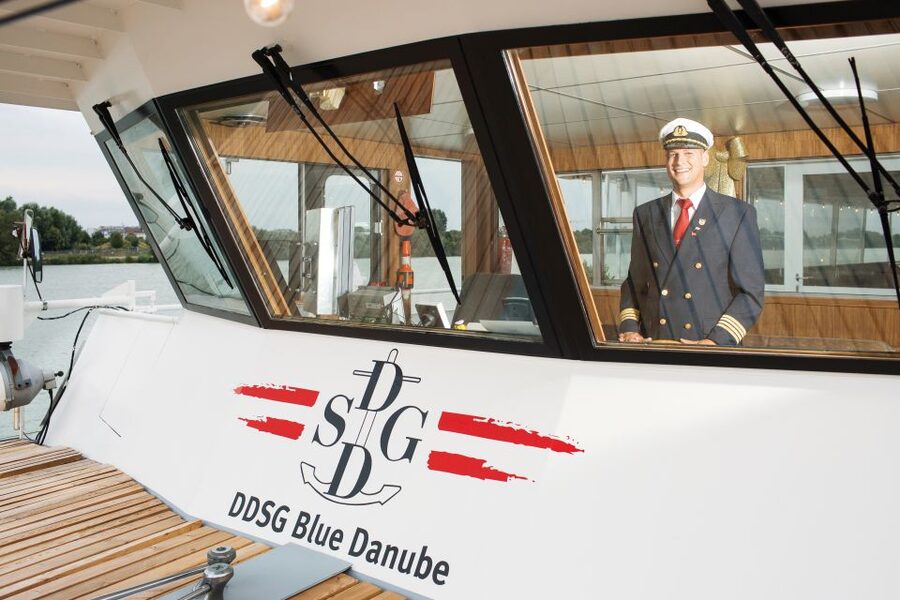 Vienna: 3.5-Hour Grand Danube River Cruise - On-board food and drinks: extra cost, but easy to plan