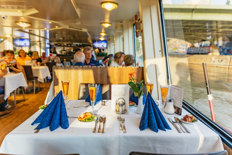Vienna: 3-Course Evening Dinner Cruise - Dinner Setup Done Right: The Feel of This Evening Cruise