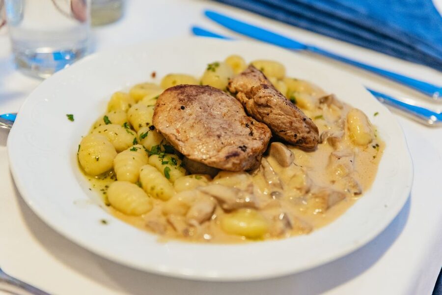 Vienna: 3-Course Evening Dinner Cruise - Drinks and Extras: Plan for What’s Not Included