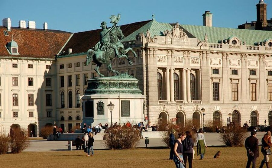 Vienna and Skip-the-Line Schönbrunn Palace Private Tour - How the Ringstraße loop sets up Schönbrunn (and your understanding)