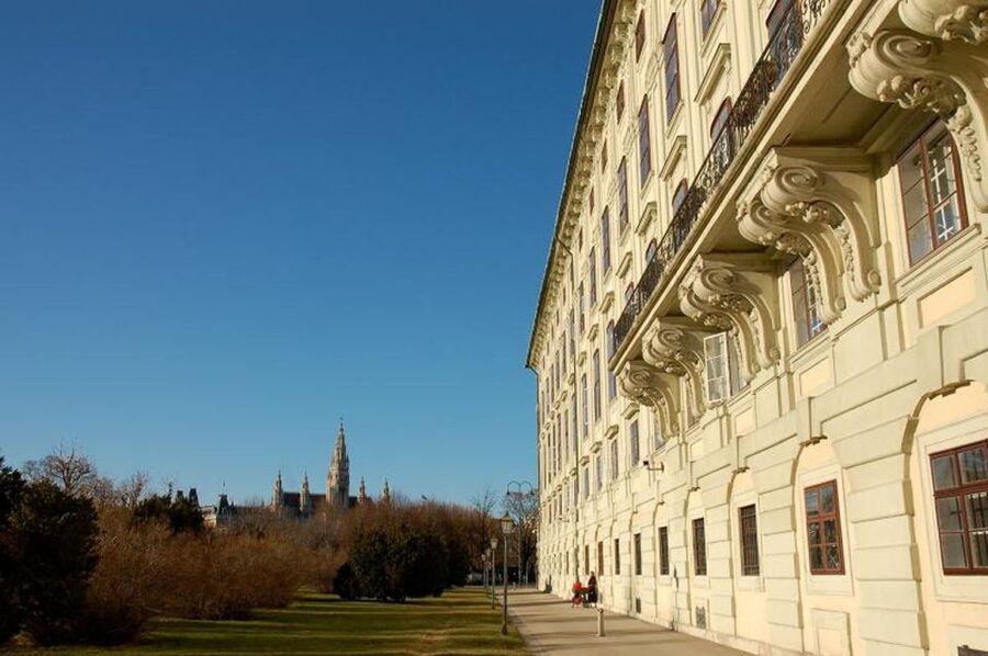 Vienna and Skip-the-Line Schönbrunn Palace Private Tour - Guides and chauffeurs: why the personal touch is the real differentiator