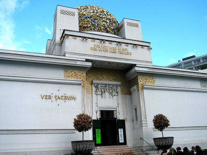 Vienna Art Nouveau Walking Tour - Kettenbrücke station: where the route turns practical