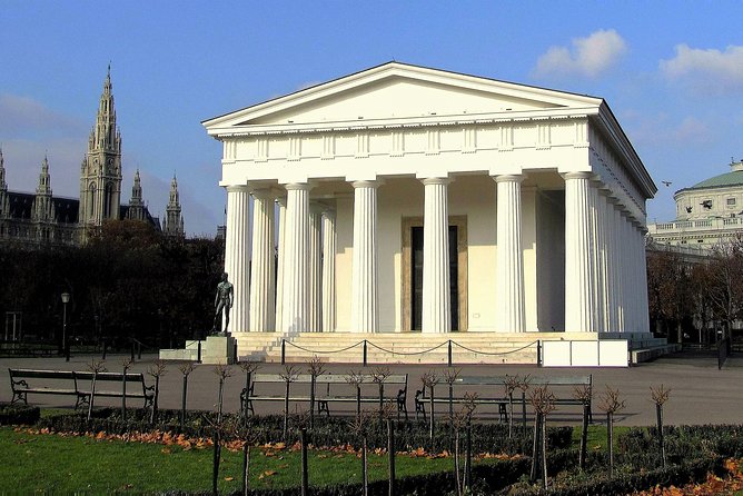 Vienna at First Glance a Private Walking Tour for First Timers - The transit tip you’ll actually use later