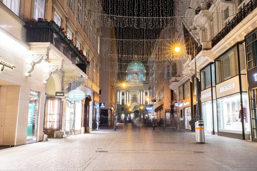 VIENNA AT NIGHT: PRIVATE PHOTO TOUR - Smartphone vs. camera: you can make this work either way