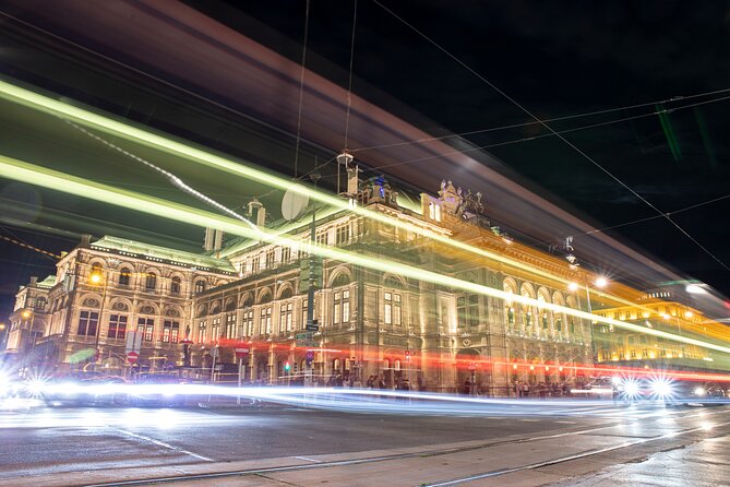Vienna at night! Private photo tour of Vienna's most beautiful buildings - Michaelerplatz and Wiener Staatsoper: the night walk that actually makes sense