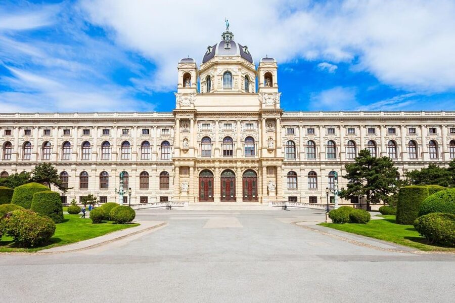 Vienna Audioguide - TravelMate app for your smartphone - Online or offline listening (and the text option that helps you read faster)