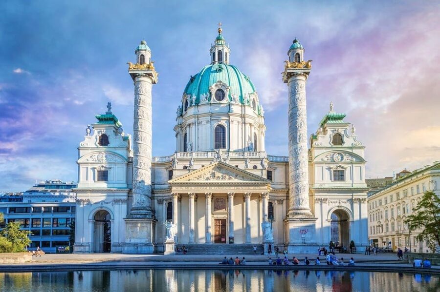 Vienna Audioguide - TravelMate app for your smartphone - The wonders of local cuisine: learn what to look for