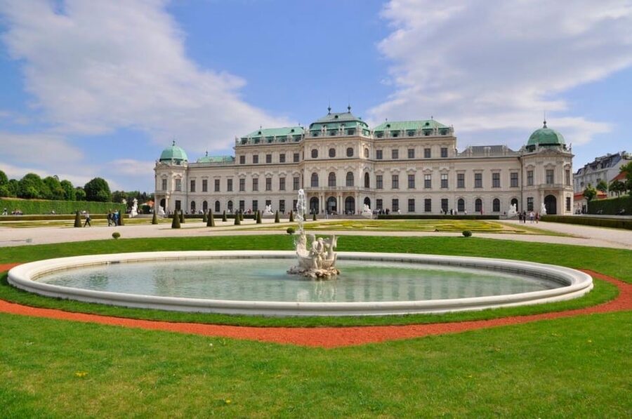 Vienna: Belvedere Palace Skip-the-Line Tour - Entering the Upper Belvedere fast: meeting point and first moments
