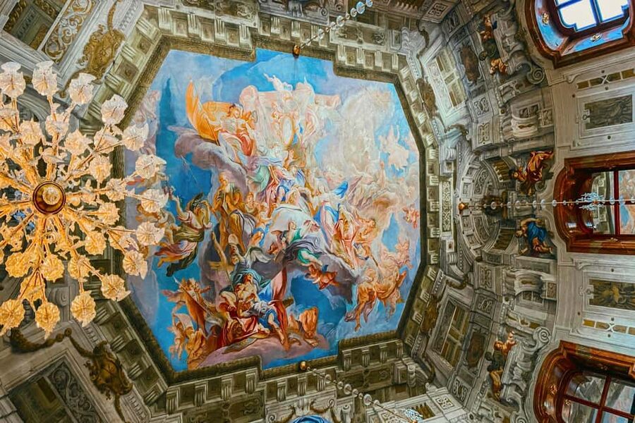 Vienna Belvedere Palace Skip-the-line Tour & Official Guide - Live guide payoff: why the best part is the storytelling