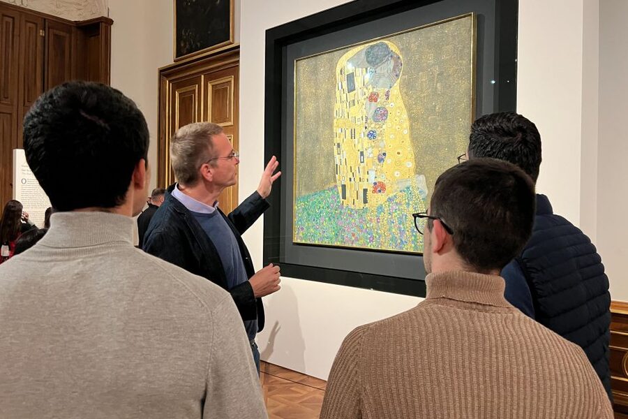 Vienna: Belvedere & The Best of Gustav Klimt Private Tour - Meeting at the main gate and starting with the gardens