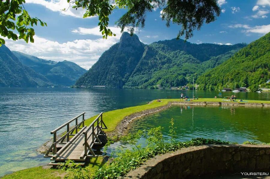 Vienna/Bratislava: Day Trip to Hallstatt & Salzburg - Why the small van makes Hallstatt and Salzburg feel doable