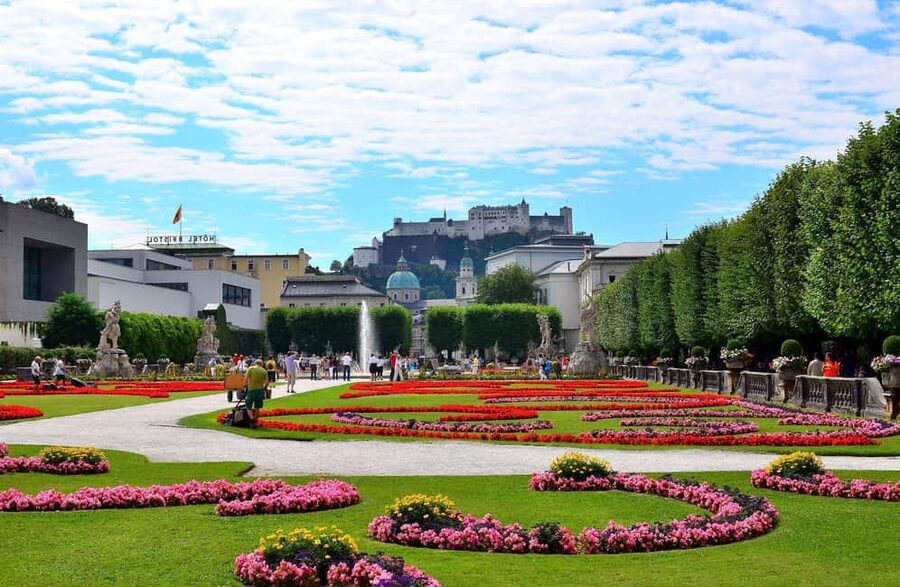 Vienna/Bratislava: Day Trip to Hallstatt & Salzburg - Should you book this Hallstatt and Salzburg day trip?