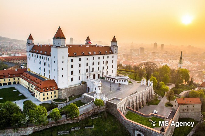 Vienna: Budapest & Bratislava Two Capitals Day Trip - Guide Quality: Why Petar’s Help Is a Big Deal
