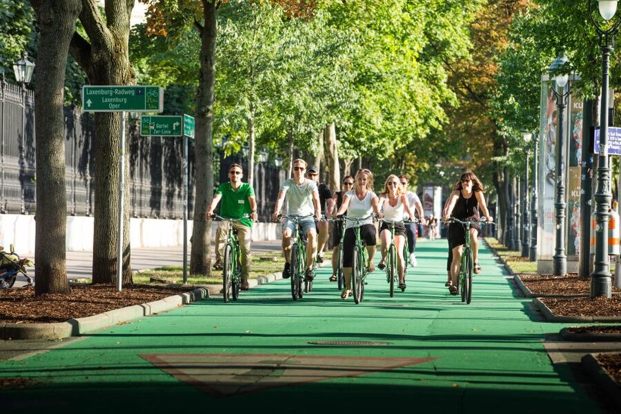 Vienna by Bike 3-Hour All-In-One City Bike Tour in English - Vienna Opera House to Rathaus: Neo-Renaissance grandeur and Gothic city power