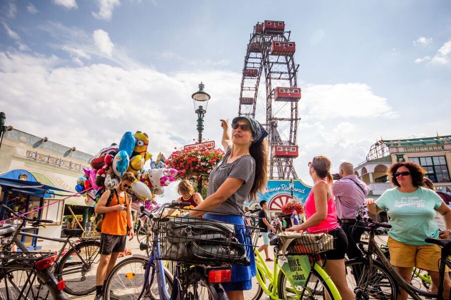 Vienna by Bike 3-Hour All-In-One City Bike Tour in English - Hundertwasserhaus: the funky detour Vienna does so well