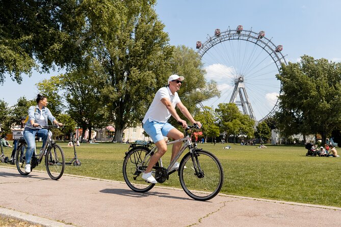 Vienna by bike in small groups max 12pax - Wiener Staatsoper: music history at a grand address (Stop 5)