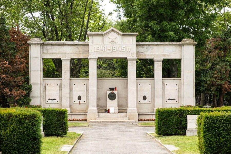 Vienna Central Cemetery Walking Tour with Transfers - Why Vienna Central Cemetery works as a walking tour