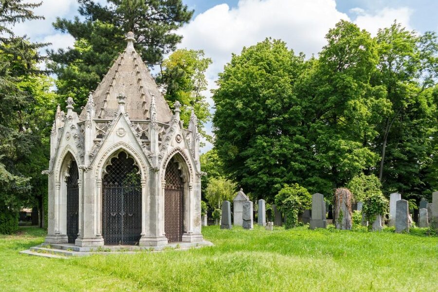 Vienna Central Cemetery Walking Tour with Transfers - Mausoleums, crypts, and memorials: Vienna’s death-in-stone style