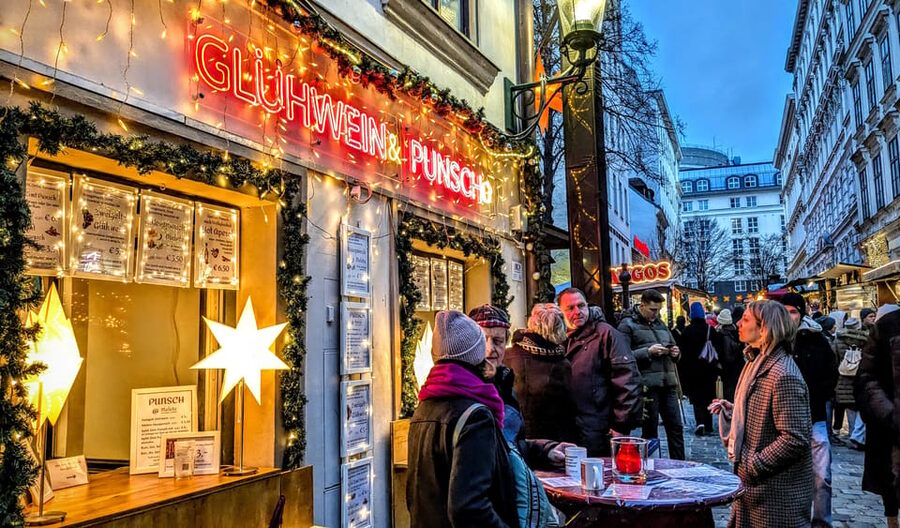 Vienna: Christmas Market Food and Drinks Tour - How Vienna transit lessons make the rest of your trip easier