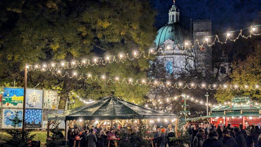 Vienna: Christmas Market Food and Drinks Tour - Stop 4 on the way back: Kaiserschmarrn and warming winter drinks