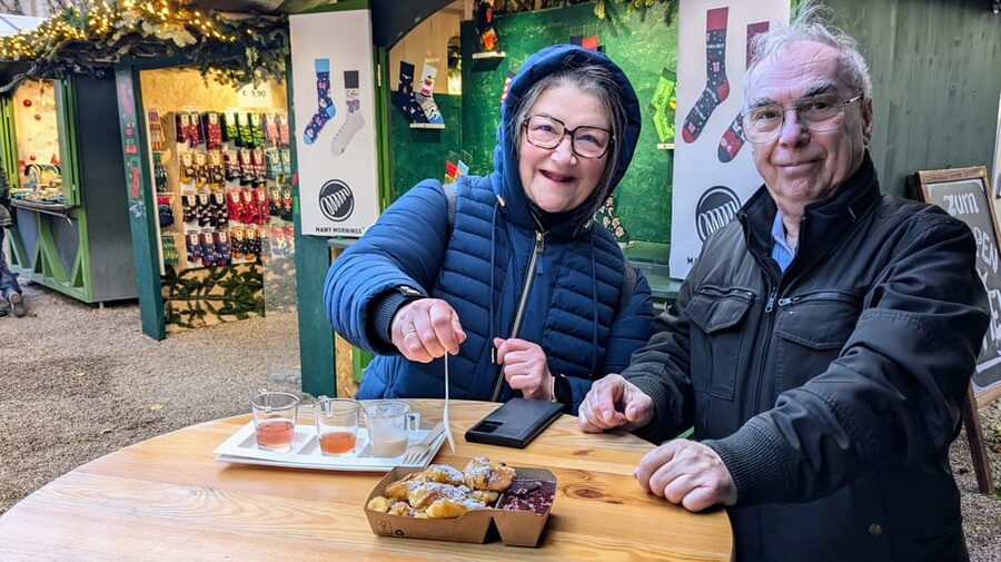 Vienna: Christmas Market Food and Drinks Tour - Price and value: is $140 fair for 3–4 hours?