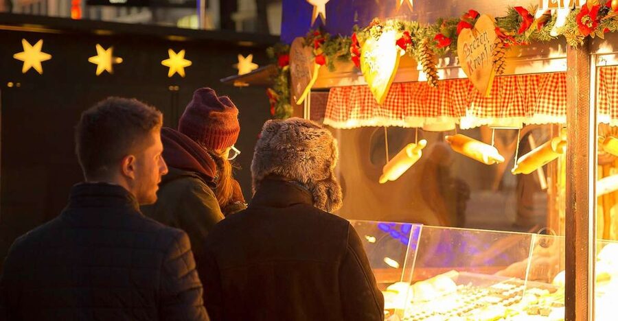 Vienna: Christmas Markets Tour - What you taste along the way: hot punch, mulled wine, cookies, and food