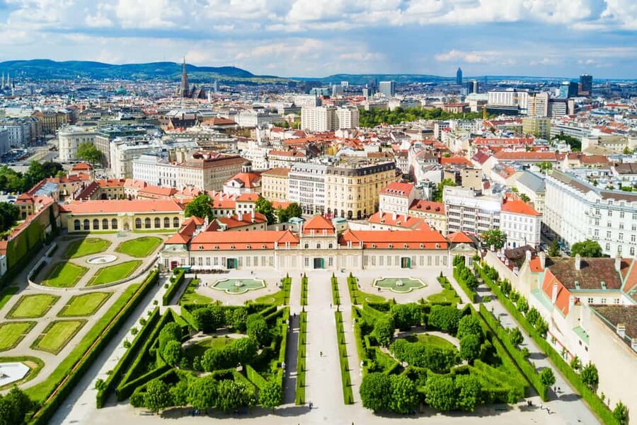 Vienna: Christmas Photoshoot with a Pro Photographer - Christmas Photoshoot, One Hour: How the Experience Really Works