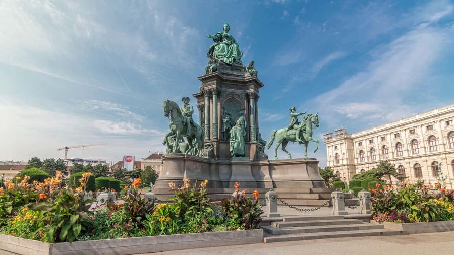 Vienna: Christmas Photoshoot with a Pro Photographer - Burggarten and the Mozart Statue: How to Get Candid Smiles