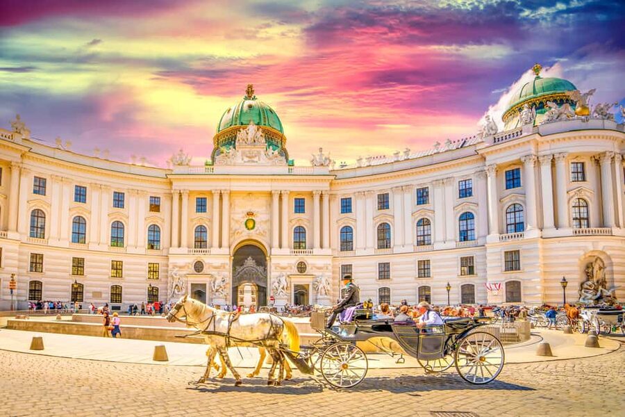 Vienna: Christmas Photoshoot with a Pro Photographer - Maria-Theresien-Platz and the Museum Pair: Wide Angles for Strong Composition