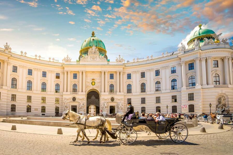 Vienna: Christmas Photoshoot with a Pro Photographer - Parliament, Pallas Athena Fountain, Rathaus, and Burgtheater: Big Facades, Better Angles