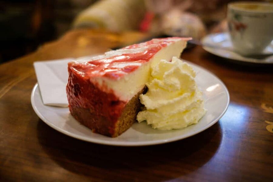 Vienna Coffee and Cake Tour: Sweets, Stories & Hidden Cafés - Coffee and pastry history: why the stories help