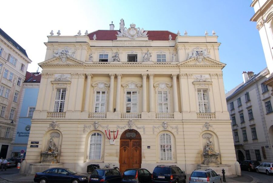 Vienna: Courtyards & Hidden Places Walking Tour - Key highlights worth your time